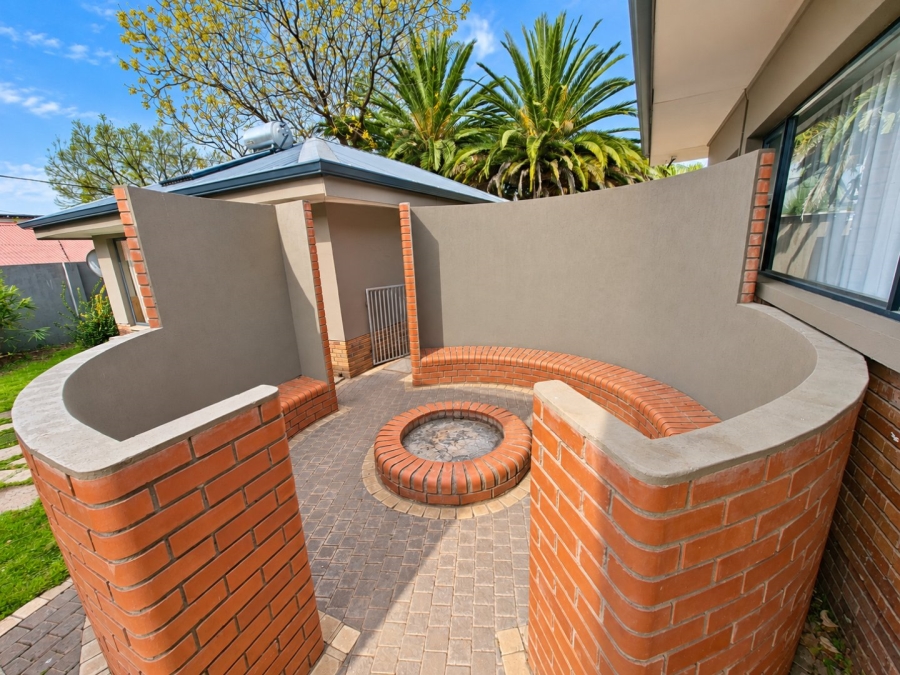5 Bedroom Property for Sale in Waverley Free State
